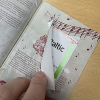 «Как-то не клеится»: пассажирка пожаловалась в соцсети, что ей в аэропорту испортили паспорт