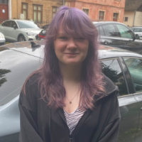 Длинные розовые волосы: в розыск объявлена пропавшая девушка (ФОТО)