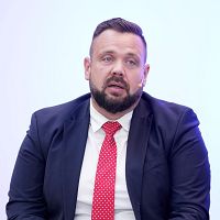 «Я тут думаю в широчайшем масштабе»: Витенбергс о праве не говорит по-русски