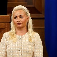 Над депутатом Еленой Клявиней сгустили тучи: латышского не знает?