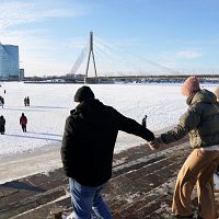 В Риге полностью запретили выходить на лёд Даугавы: решение депутатов