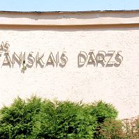 «Кто-то положил глаз на ботанический сад?» Народ в соцсети уже волнуется