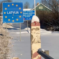 «Памятник «Новому единству» и его правлению»: неприглядная картина на границе (ВИДЕО)