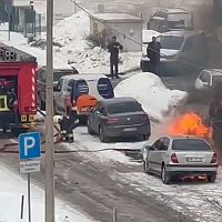 На Катлакална сгорело авто. Пожарные действовали оперативно (видео)
