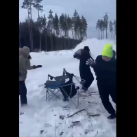 Какая жуть! На ралли Sarma 2026 машину понесло на зрителей. ВИДЕО