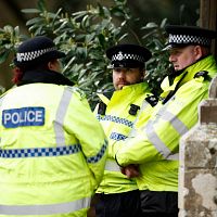 Англичанка три недели спала рядом с трупом и в итоге оказалась в тюрьме: за что? Это ж не она его