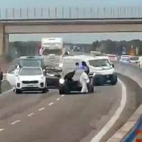 Как в кино: попытка ограбления броневика с деньгами — стрельба и взрыв (ВИДЕО)