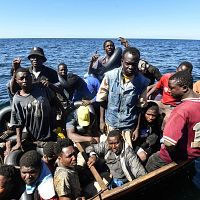 «С помощью мигрантов вымести из этой страны фашистов и расистов»: левые уже и не скрывают своих планов