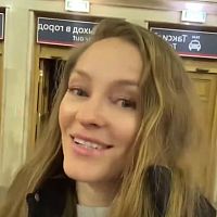 Это не шутка: кандидат в Евродепутаты от Латвии стал «туалетным блогером» (ВИДЕО)