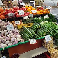 Высокая аренда и мороз прогнали торговцев с рынка? Огурцы нынче дороже говядины (ФОТО)