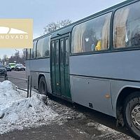 Отказал тормоз? Автобус с детьми попал в аварию под Елгавой