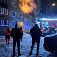 В Болдерае открытым пламенем горит многоэтажка: подробности