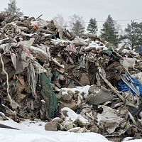 В Марупском крае нашли огромную незаконную свалку строительного мусора В Марупском крае нашли огромную незаконную свалку строительного мусора