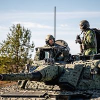 Будущая королева Швеции а в Латвии стала стрелком БМП