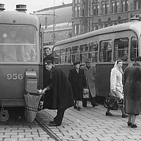 Трамваем возят? В Latvijas pasts пообещали доставить деньги из Пардаугавы на Тейку за пять дней