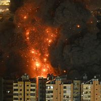 «Всё равно это лучше, чем жить под этой системой»: о чём говорят иранцы под ударами союзников