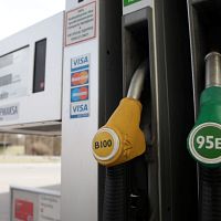 Почти единогласно: Сейм в окончательном чтении принял закон об ограничении роста цен на горючее