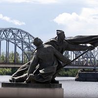 «У памятника русская аура»: что рижане думают о монументе бойцам революции 1905 года