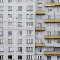 Выбросил с балкона: в Риге мужчина убил свою 76-летнюю мать