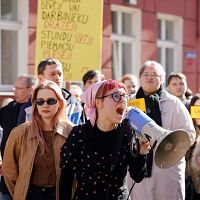 Это сделает нас страной дешёвой рабсилы: у Сейма проходит пикет. ФОТО