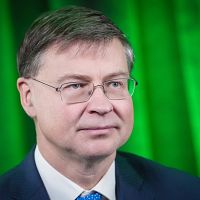 Домбровскис: стагфляционный шок может поразить ЕС, если затянется конфликт на Ближнем Востоке