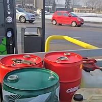 «Запасов хватит на несколько дней»: дизель стоит уже на 20% дороже