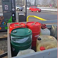 «Бак полный, бочки полные».  Кристс к подорожанию топлива готов. Аж с прицепом! (ВИДЕО)