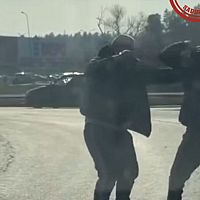 В Дрейлини два водителя не поделили дорогу и порадовали зрителей боями без правил