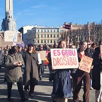 В Риге состоялось женское шествие солидарности (ФОТО)