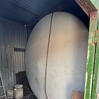 Торговля из сарая: полиция накрыла нелегальную заправку под Ригой