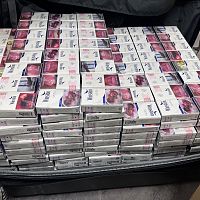 Zemgalē atrod lielu daudzumu nelegālo cigarešu, ražošanas iekārtas un transportu pārvadāšanai