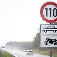 Аж до 110: завтра на латвийских дорогах увеличат максимально разрешенную скорость