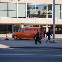 Хайп на негативе: взломанный бусик пекарни в центре Риги оказался пиар-акцией