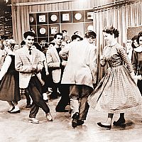 В школе танцам не учили: Маэстро старых рижских танцплощадок вспоминает В школе танцам не учили: Маэстро старых рижских танцплощадок вспоминает