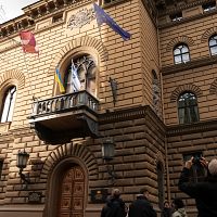 Того и гляди кирпич на голову упадёт: здание Сейма решено реконструировать