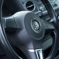 Пьяная мать врезалась на машине в дерево: трехлетний ребенок получил травмы