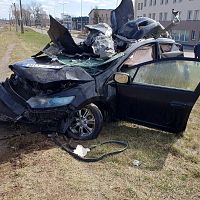 В Даугавпилсе легковой автомобиль попал под поезд (ВИДЕО)