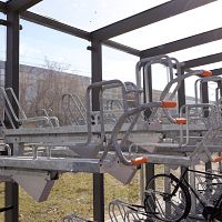 Потратили 300 тысяч, а народу не нравится: что не так с новыми велостоянками в Риге?