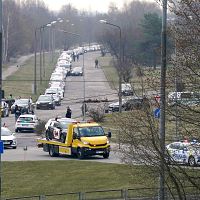 «Хватит нас доить!» Сотни таксистов совершают протестную поездку по Риге «Хватит нас доить!» Сотни таксистов совершают протестную поездку по Риге