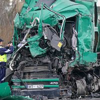 Тяжелое ДТП на Лиепайском шоссе: пострадали пять грузовиков. ВИДЕО