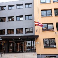 «С помощью учеников»: директор 3-ей гимназии помог задержать агрессивного подростка