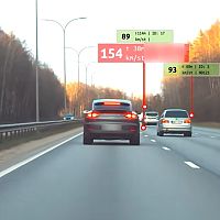 Porsche и Tesla попались на бешеной скорости под Ригой  (видео)