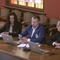 Муж стал выигрывать тендеры, когда жена заняла пост в правлении: интересное в Rīgas siltums