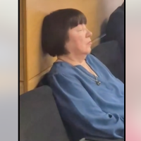 В Рижской думе сфотографировали спящую Лангу: соцсети взорвались фотожабами