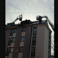 Пожар на улице Хоспиталю в Риге: задействованы масштабные силы спасателей. ФОТО