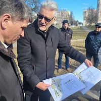 Вместо парка роют котлован?! Рижане призвали вице-мэра к ответу в Пурвциемсе