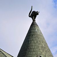 Легендарный «Кошкин дом» в Риге обновят: котам сделают новую крышу