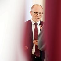 Пока оппозиция требует отставки Спрудса, сам Спрудс… в отпуске?