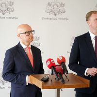 Валайнис снял с должности госсекретаря Министерства земледелия и раздал жёсткие ЦУ