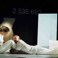 «В мышей играете?» В Театре Чехова майская премьера — про войну и мир